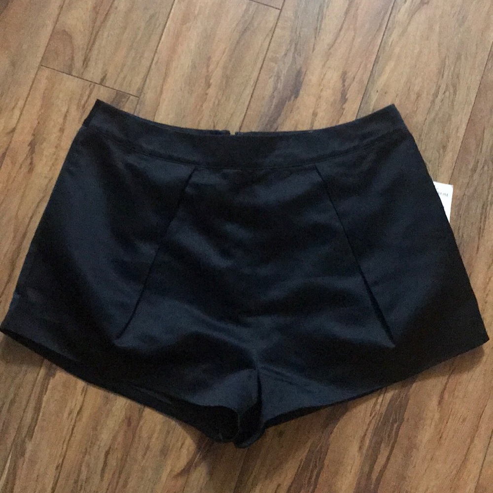 Tildon satin shorts